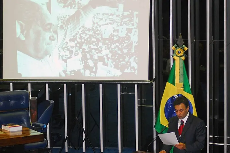 Tancredo Neves, Manaus