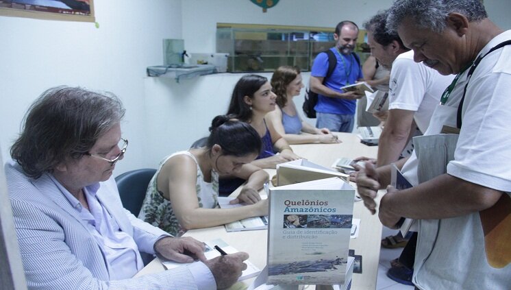 Inpa lança guia inédito de identificação e distribuição de quelônios amazônicos